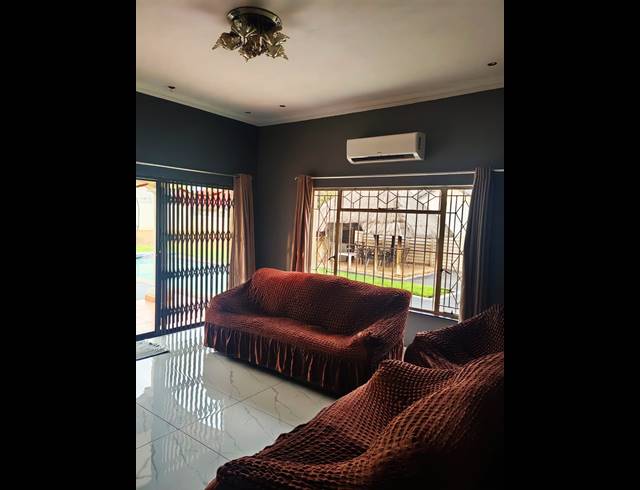 4 BEDROOM FREEHOLD FOR SALE IN BRACKENDOWNS